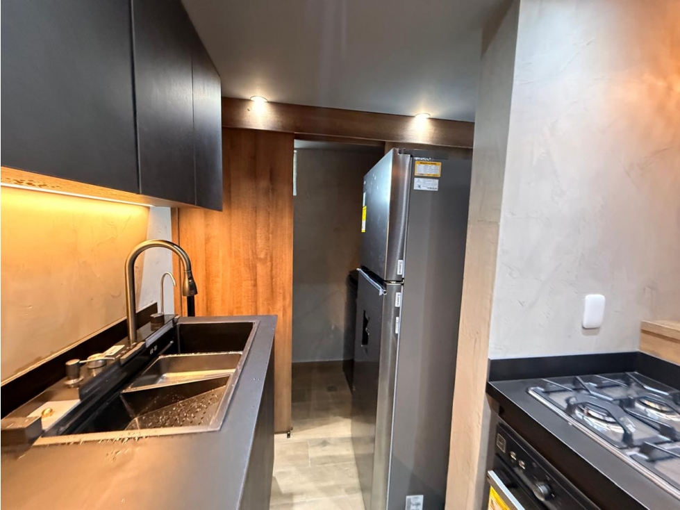 SE VENDE HERMOSO APARTAMENTO NUEVO, REMODELADO Y AMOBLADO — foto 3