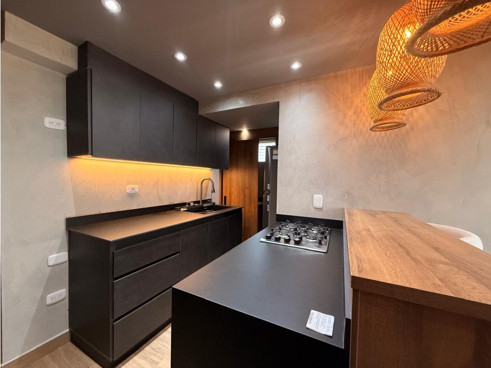 SE VENDE HERMOSO APARTAMENTO NUEVO, REMODELADO Y AMOBLADO — foto 4