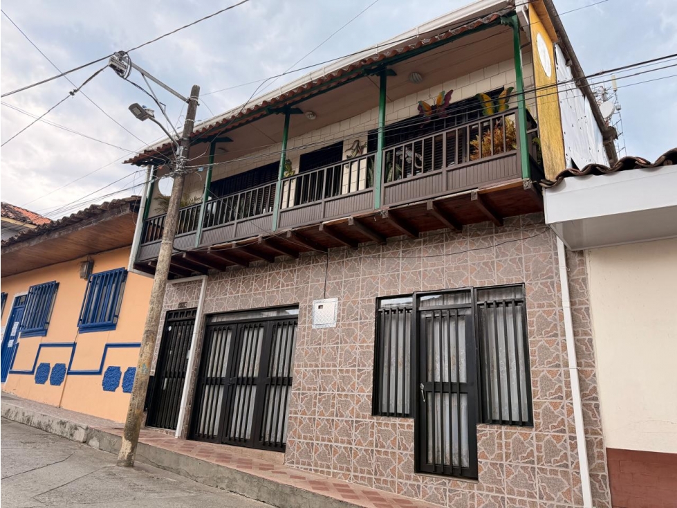ENVENTA ESPECTACULAR CASA ANTIGUA EN FILANDIA QUINDIO — foto 2