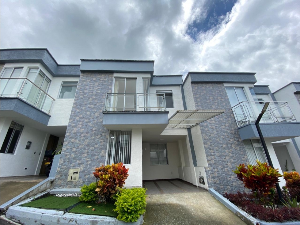 ESPECTACULAR CASA EN VENTA AV. CENTENARIO — foto 2
