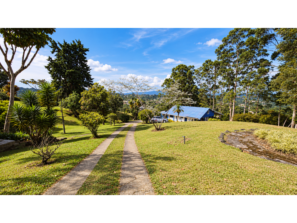 Casa campestre con lote de 6.105 m2 en venta - El Tablazo, Rionegro