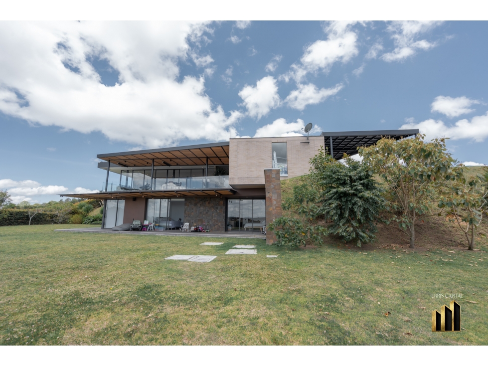 Casa campestre en exclusiva parcelación del Alto de Las Palmas