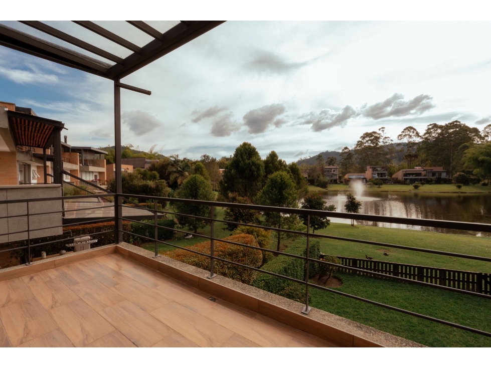 CASA CAMPESTRE FRENTE AL LAGO EN LLANOGRANDE — foto 6