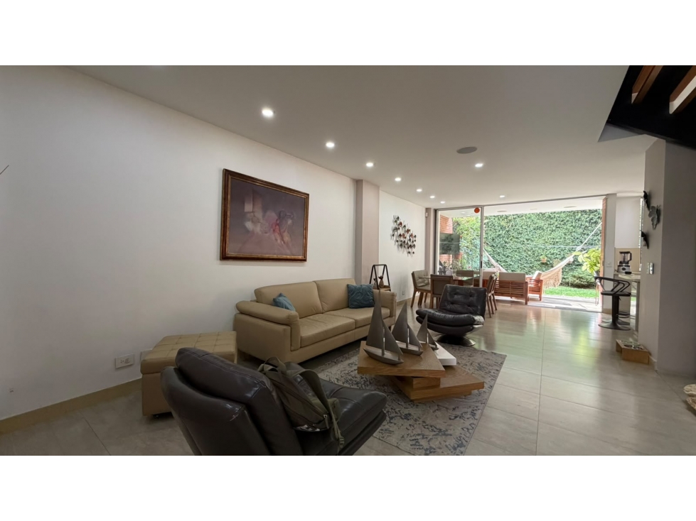 Se vende casa familiar exclusiva en El Esmeraldal