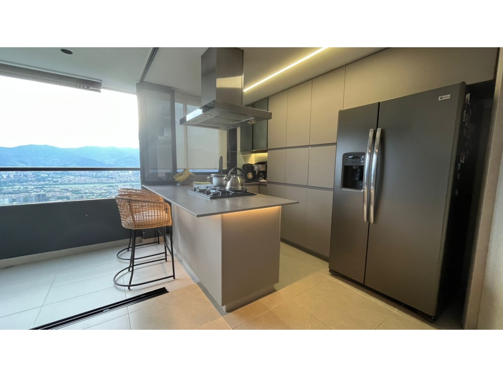 Se vende apartamento remodelado en Las Palmas - Poblado