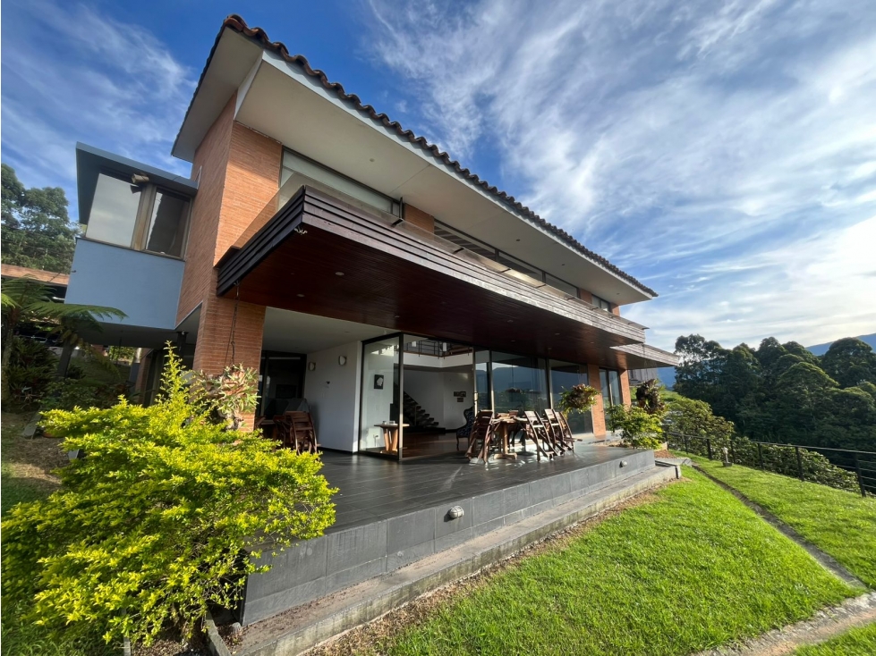 VENTA DE CASA EN PARCELACION EN SABANETA SECTOR LAS LOMITAS, HERMOSA!