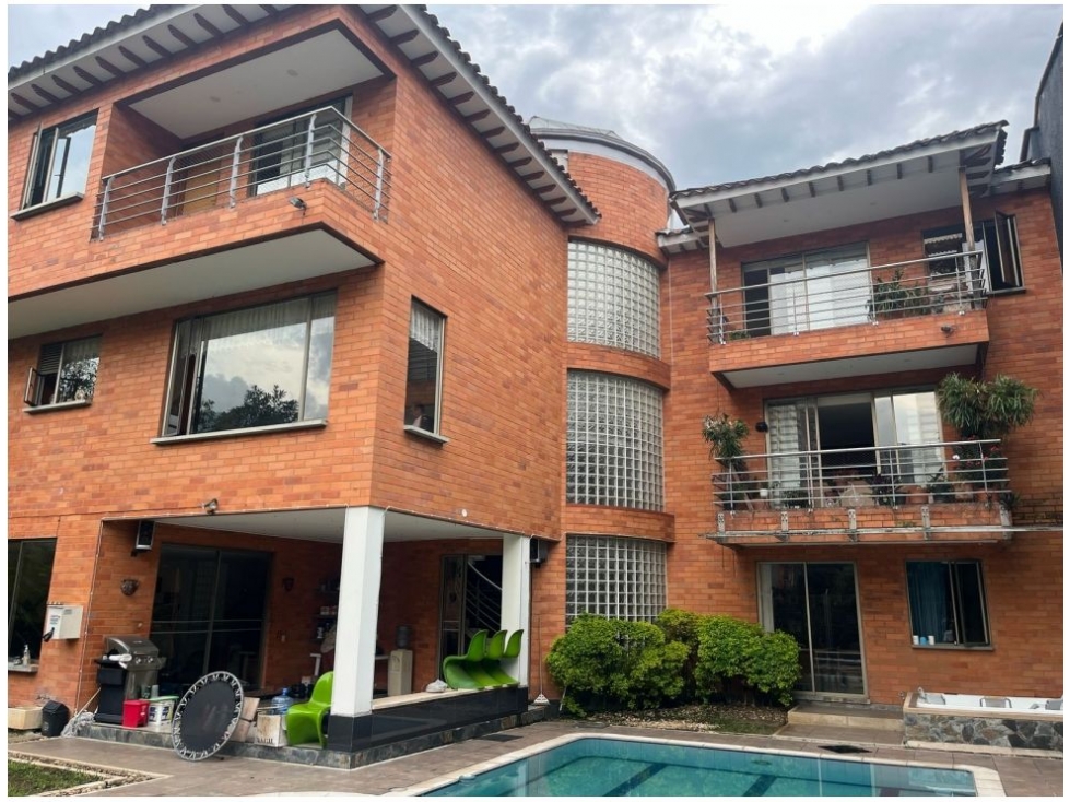 VENTA DE CASA EN SABANETA SECTOR LOMA DE SAN JOSE, ESPACIOSA!! - 1
