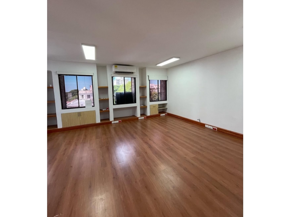 OFICINA EN VENTA CENTRO DE SANTA MARTA