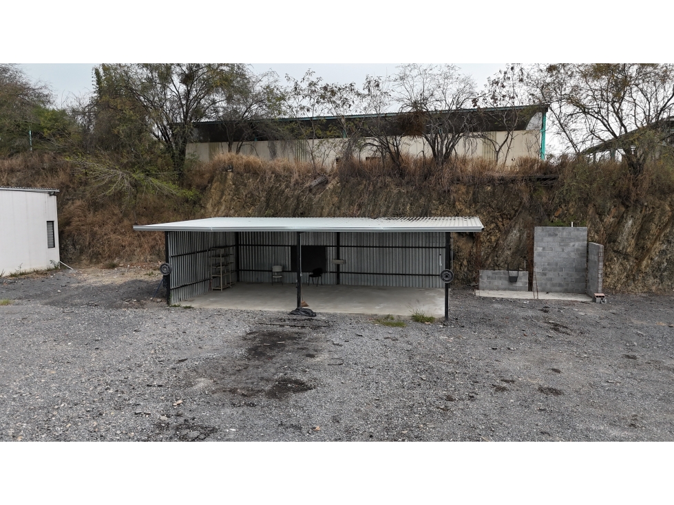 Terreno Comercial en Renta - Carretera Nacional - Santiago - 2