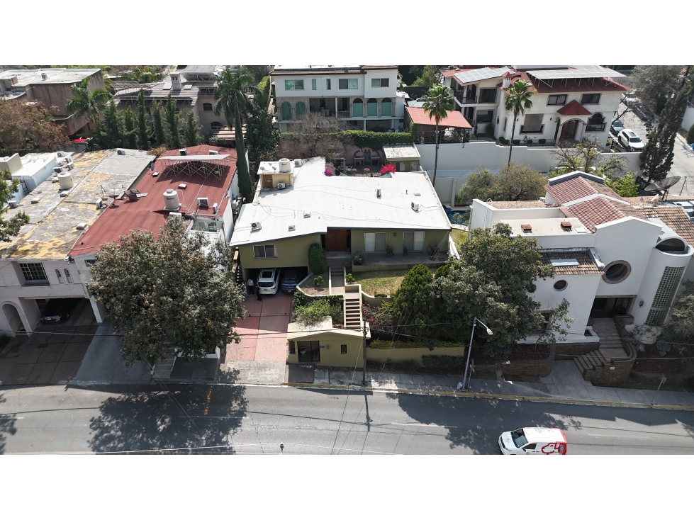 Casa/Terreno sobre Av. Roberto Garza Sada, San Pedro Garza García - 1
