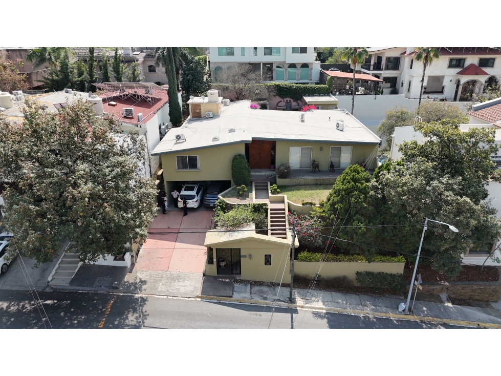 Casa/Terreno sobre Av. Roberto Garza Sada, San Pedro Garza García - 3