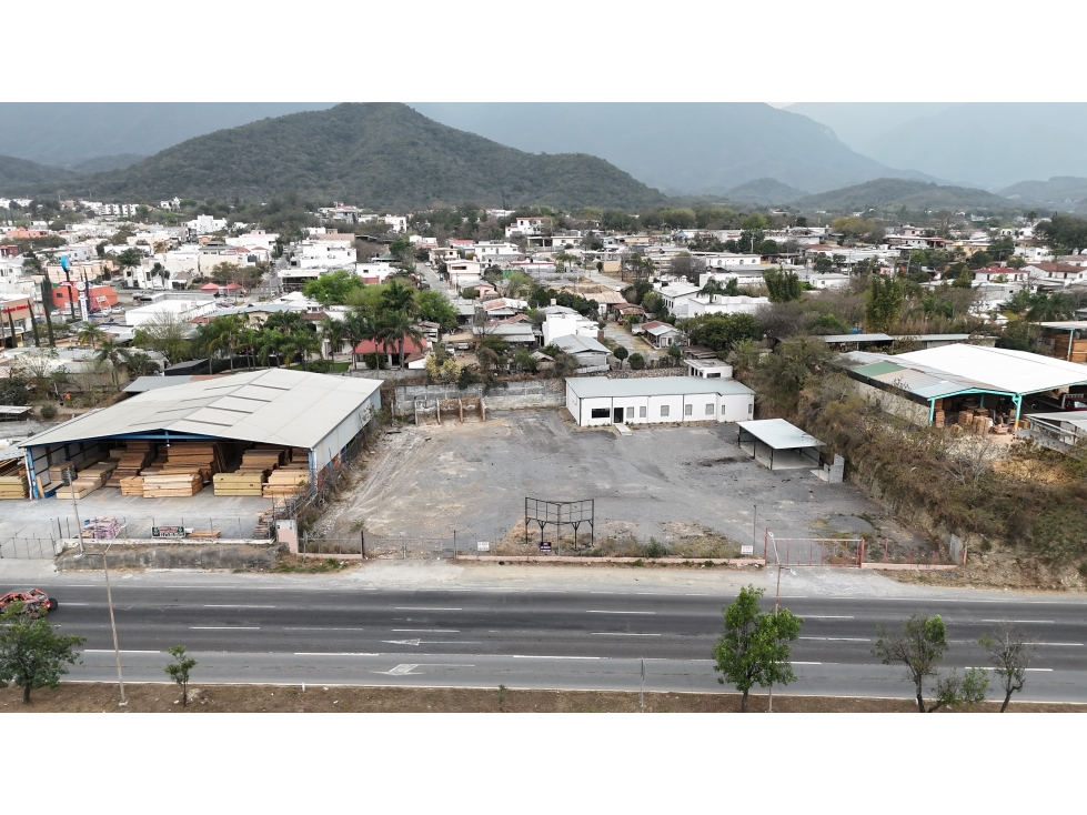 Terreno Comercial en Renta - Carretera Nacional - Santiago - 1