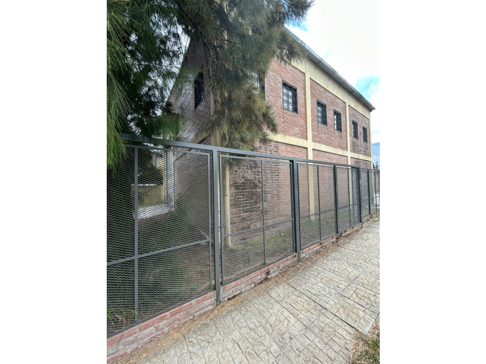 Impecable Galpón en venta zona industrial de Ituzaingó Norte - 2