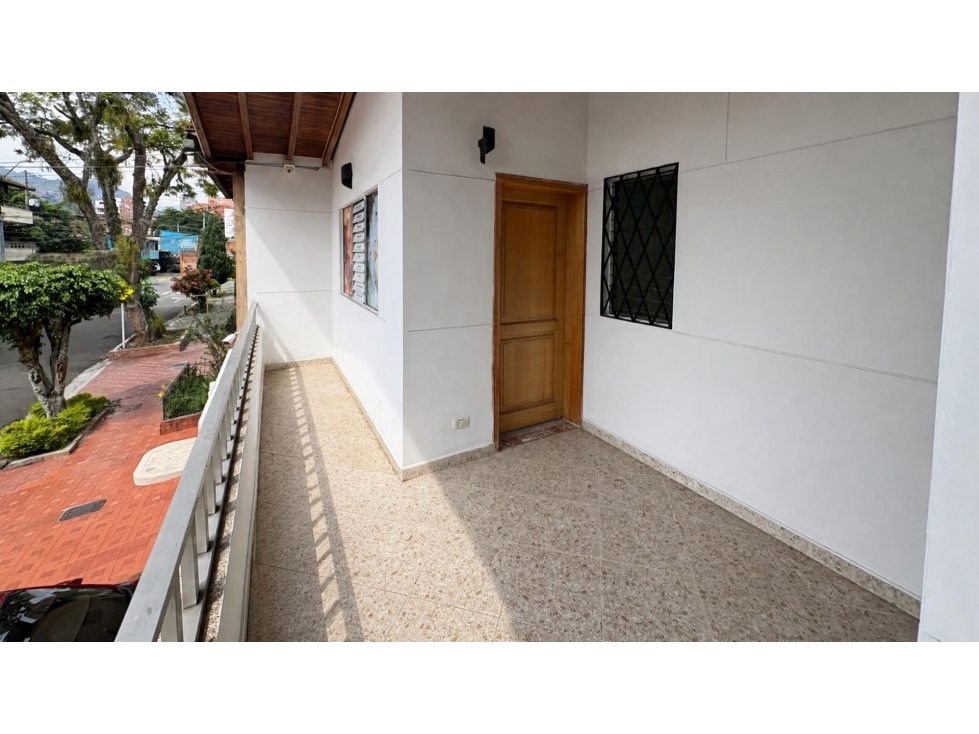 Arriendo Casa Local + AptEstudio Barrio Estadio Medellín