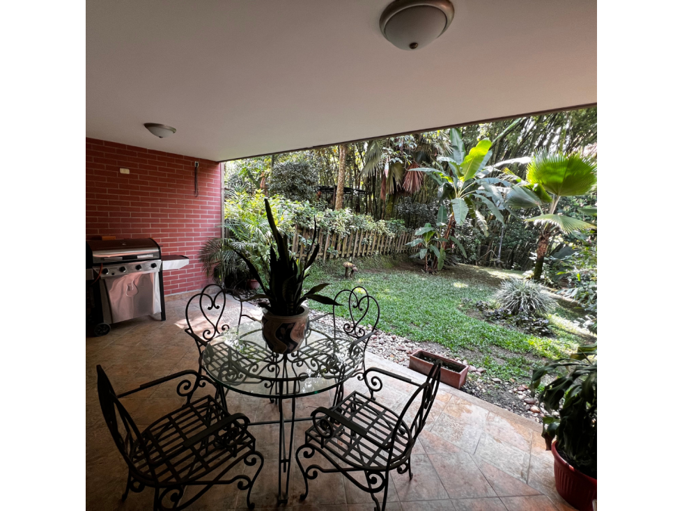 Casa en venta, Envigado , Loma de los mesa.