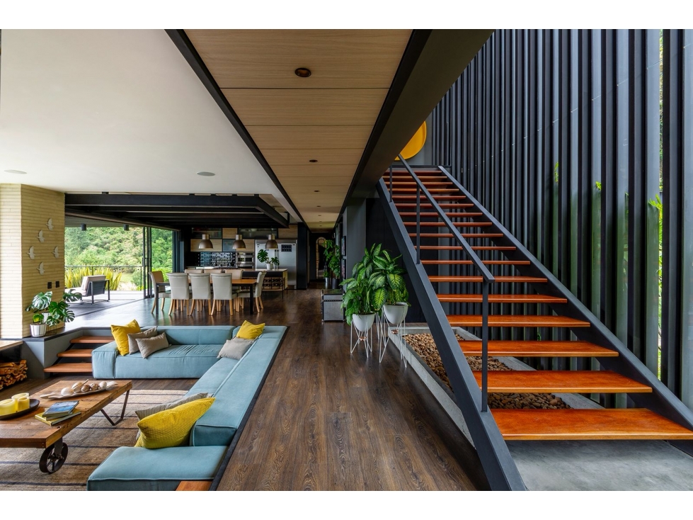 VENTA CASA CON VISTA INIGUALABLE SOBRE MEDELLIN — foto 3
