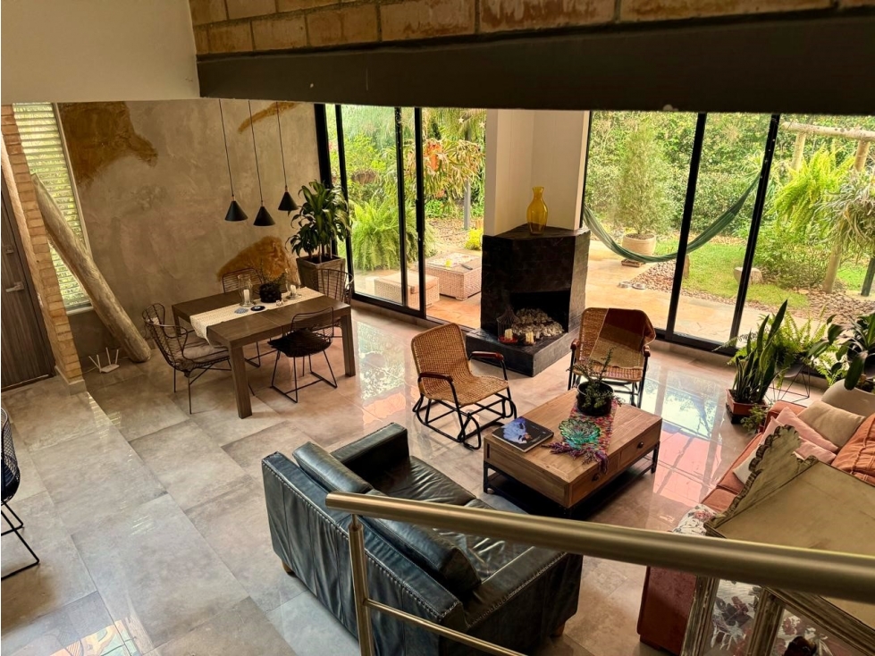 VENTA CASA 2 NIVELES 3 ALCOBAS CERCA AL TESORO, MEDELLÍN — foto 2