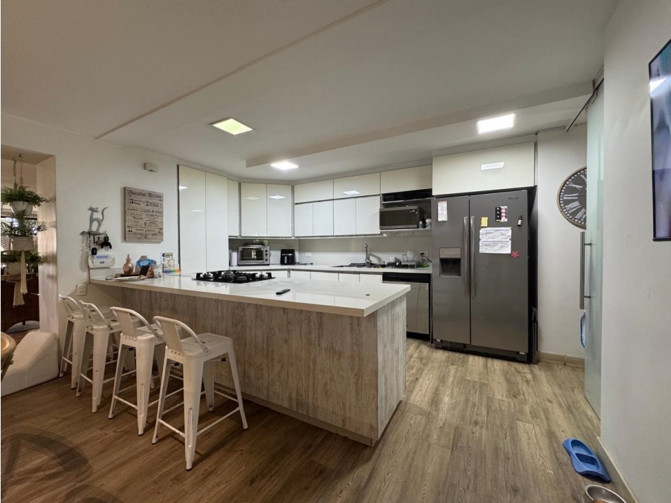 Venta apartamento remodelado, 3 alcobas, terraza. Los balsos, Medellín — foto 6