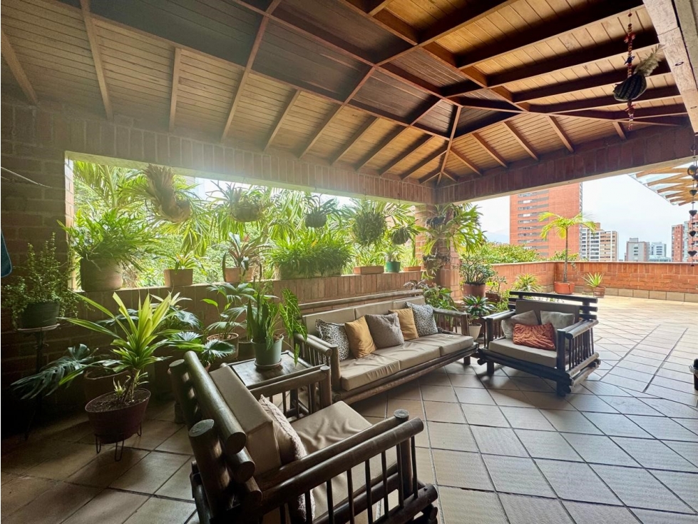 VENTA APARTAMENTO 3 ALCOBAS, GRAN TERRAZA. EL POBLADO, MEDELLÍN