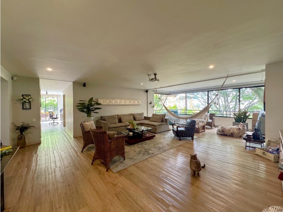 Venta apartamento remodelado, 3 alcobas, terraza. Los balsos, Medellín — foto 3