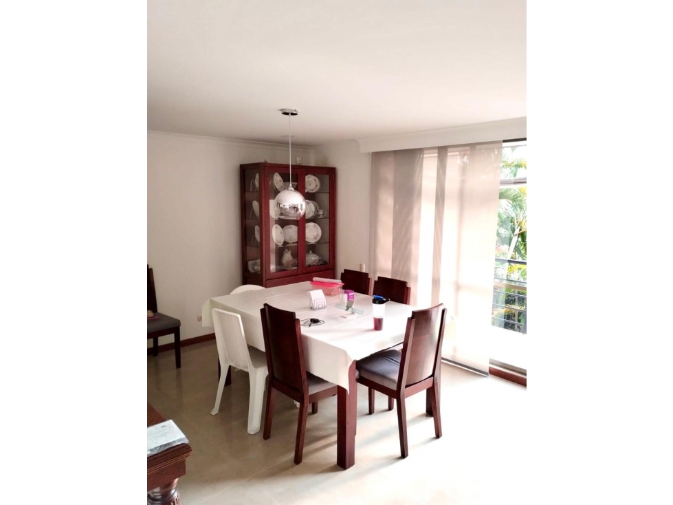 Casa en loma de Benedictinos. 4 alcobas, 3 niveles, jardín. — foto 3