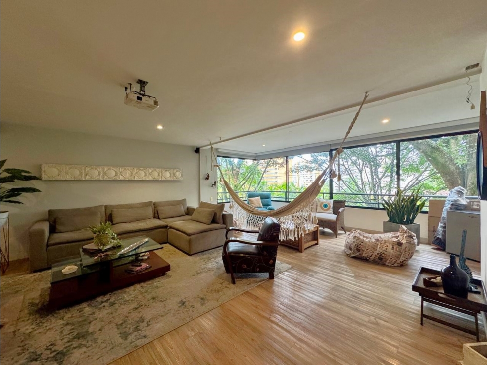Venta apartamento remodelado, 3 alcobas, terraza. Los balsos, Medellín — foto 2