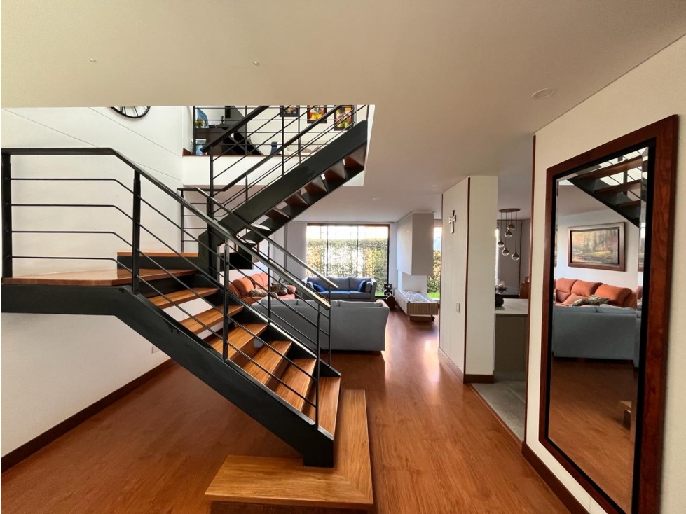 PRECIOSA CASA PARA LA VENTA VARIANTE CHIA / CAJICA