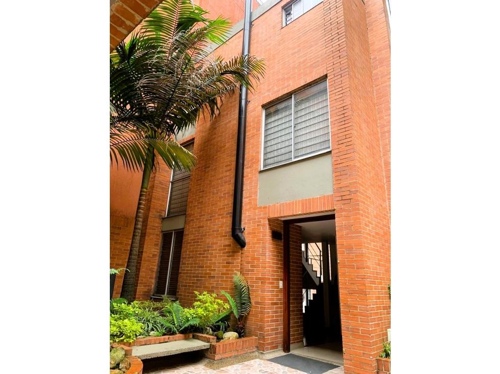 CASA EN VENTA EXCELENTE UBICACION SECTOR RESIDENCIAL CONTADOR