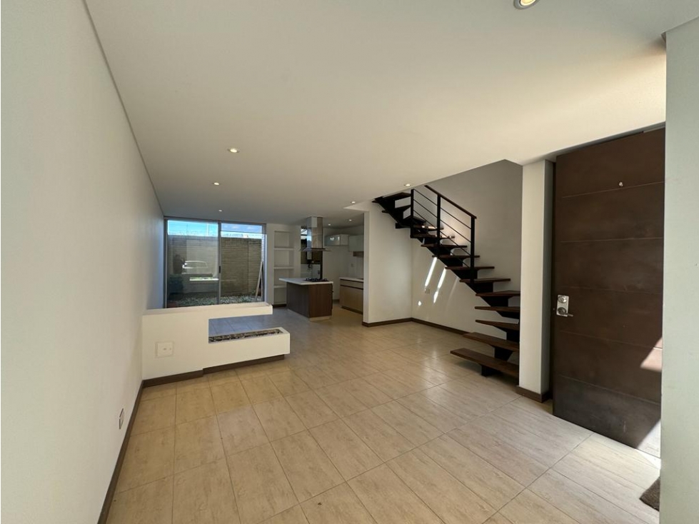 Hermosa Casa en Venta y Arriendo Condominio Club House, Cajicá.