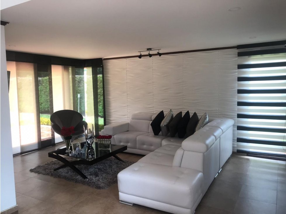 Hermosa Casa Remodelada Para La Venta, Sector Los Clubes, Chía