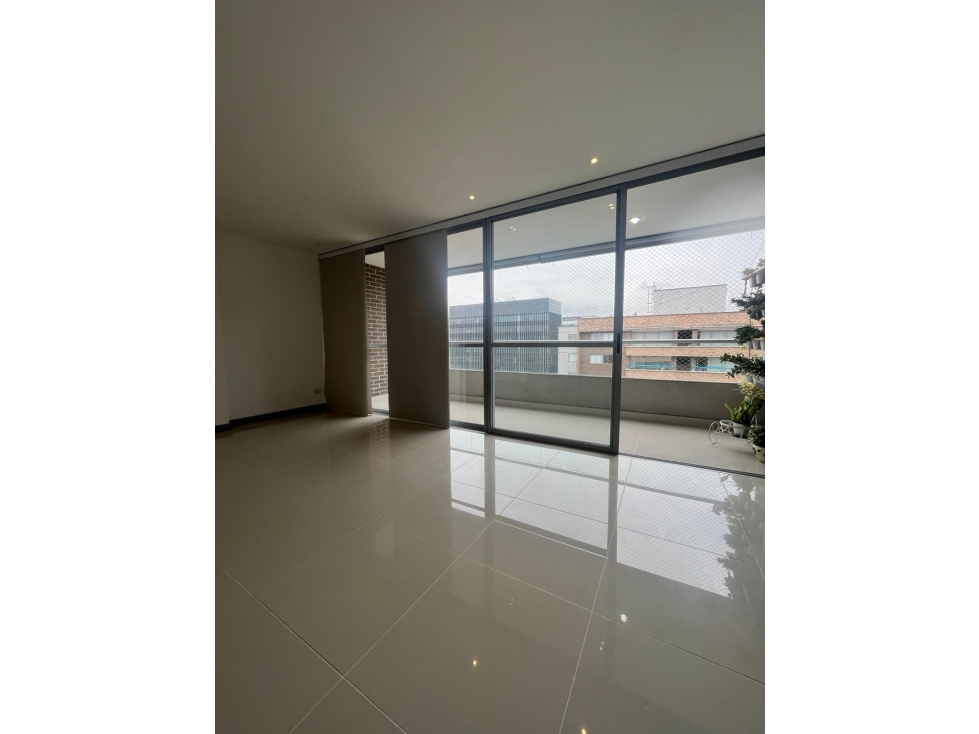 VENDO APARTAMENTO AMPLIO EN CIUDAD DEL RÍO — foto 3