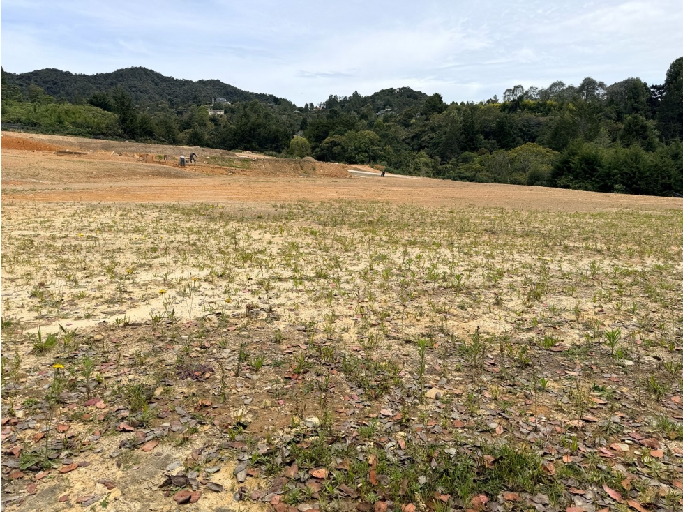 Vendo Lote en Alto De Las Palmas con doble acceso (Escobero y Palmas)