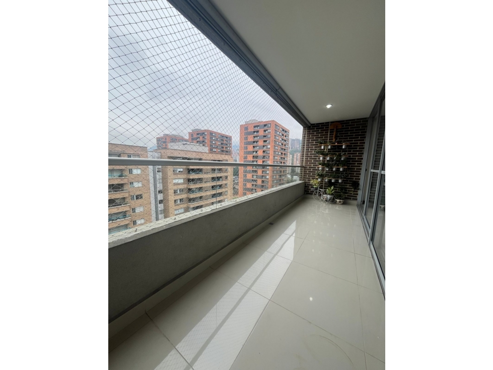 VENDO APARTAMENTO AMPLIO EN CIUDAD DEL RÍO