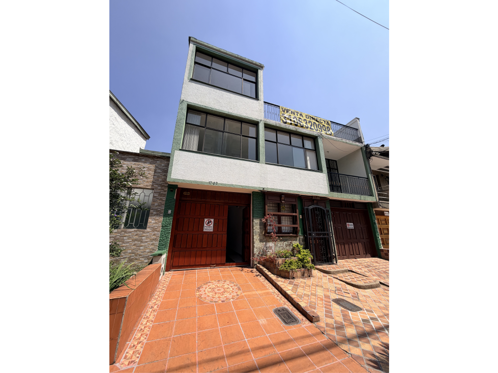 VENDO CASA AMPLIA EN P.H. 2° Y 3° PISO, LOCAL O GARAJE EN 1°/ ESTADIO