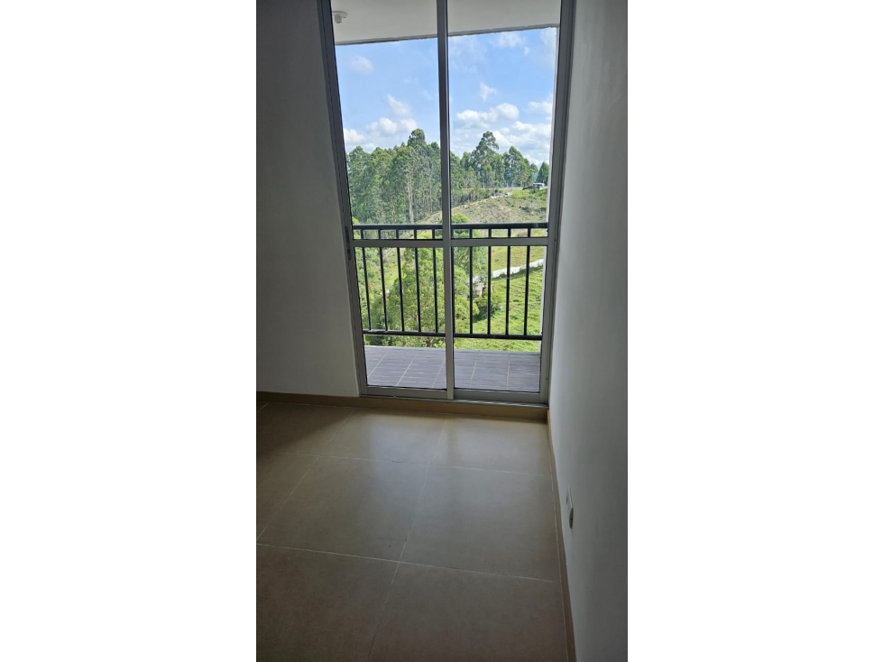 Vendo apartamento en Rionegro/ Milla Fontibón/ 3 hab/ vista abierta — foto 3