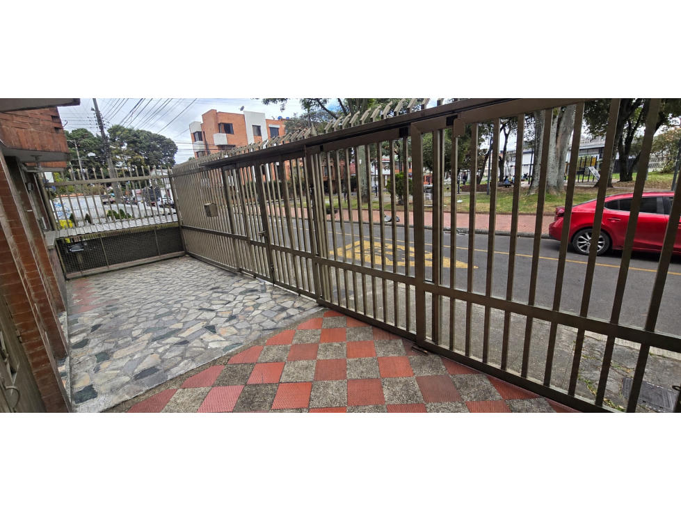 SE VENDE Y/O ARRIENDA EDIFICIO EN NORMANDIA BOGOTA