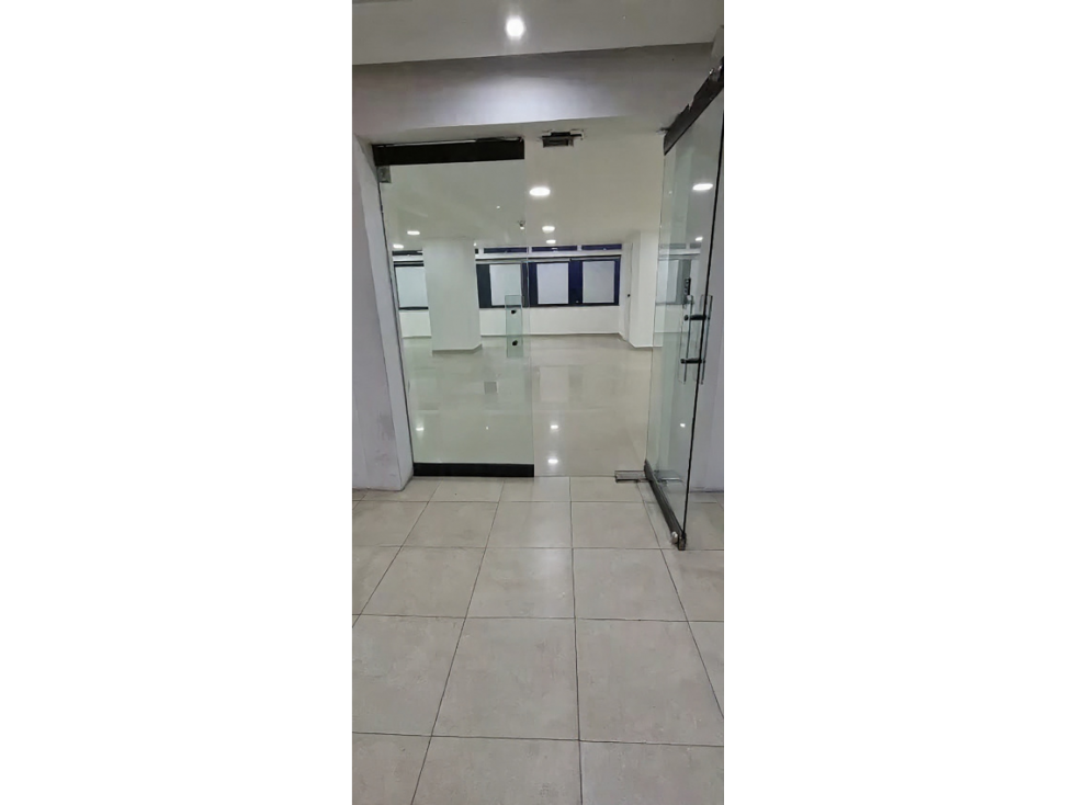 SE ARRIENDA OFICINA EN CENTRO INTERNACIONAL BOGOTA