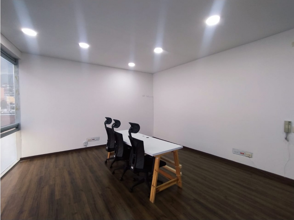 SE VENDE OFICINA EN SANTA BARBARA BOGOTA — foto 3