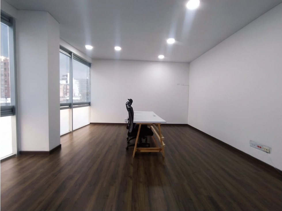 SE VENDE OFICINA EN SANTA BARBARA BOGOTA — foto 4