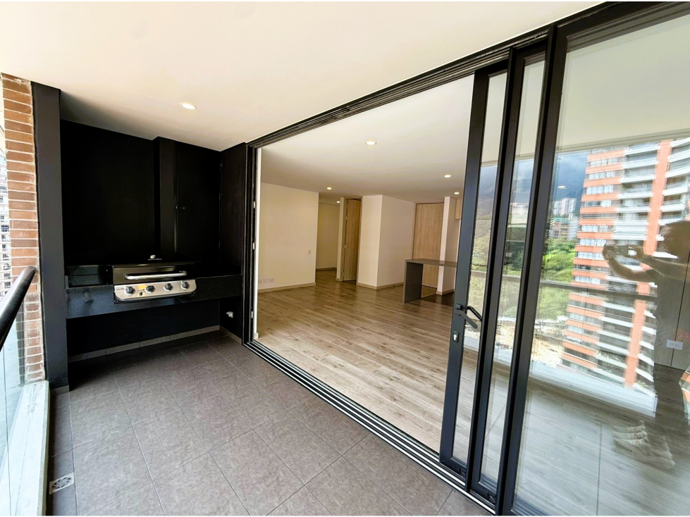 SE VENDE APARTAMENTO EN EL POBLADO MEDELLIN