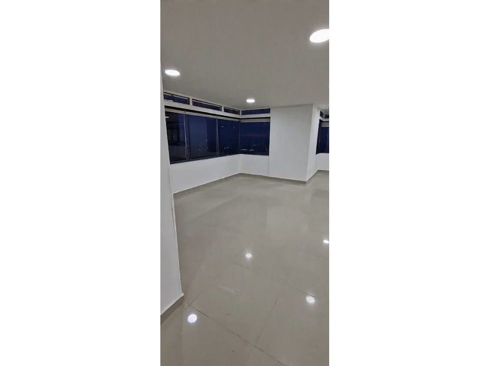 SE VENDE Y/O ARRIENDA OFICINA EN CENTRO INTERNACIONAL BOGOTA — foto 4