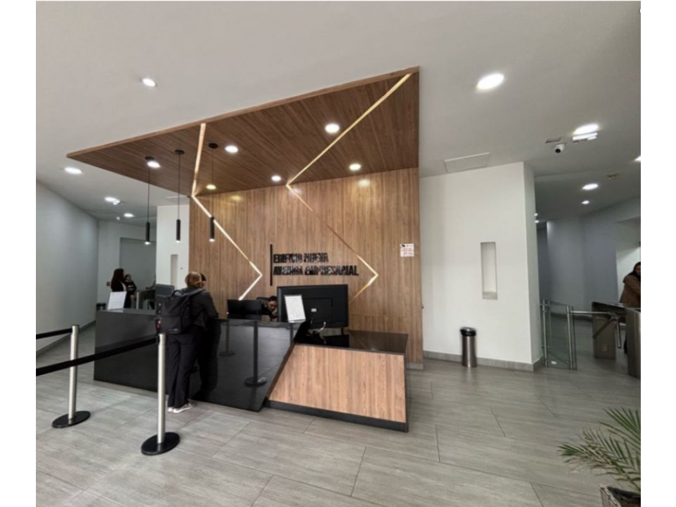 SE VENDE/ARRIENDA OFICINA EN SANTA BARBARA BOGOTA — foto 4