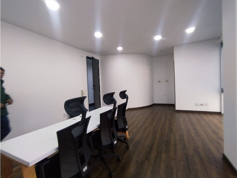 SE VENDE OFICINA EN SANTA BARBARA BOGOTA — foto 6