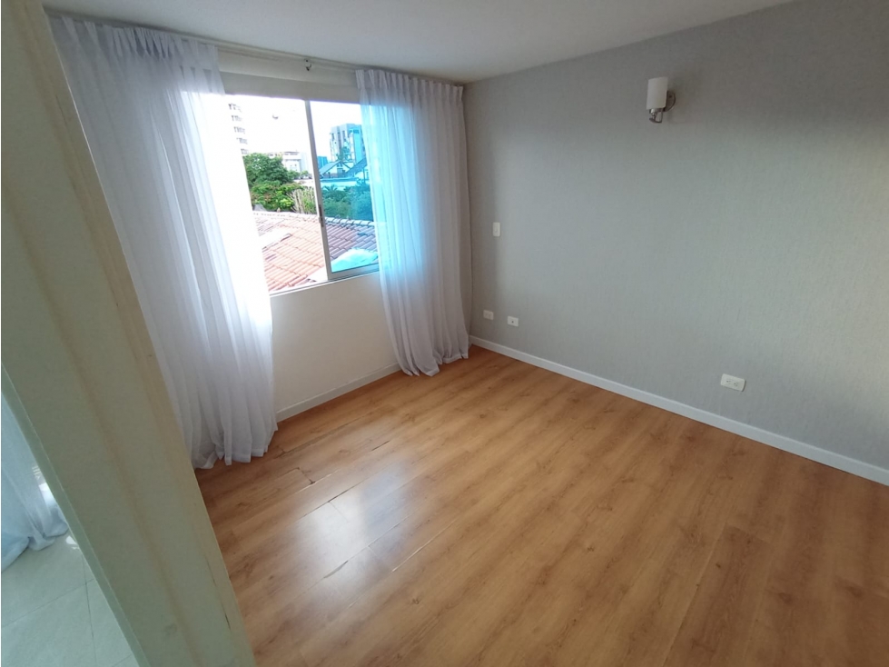 RENTA APARTAESTUDIO PINARES PEREIRA