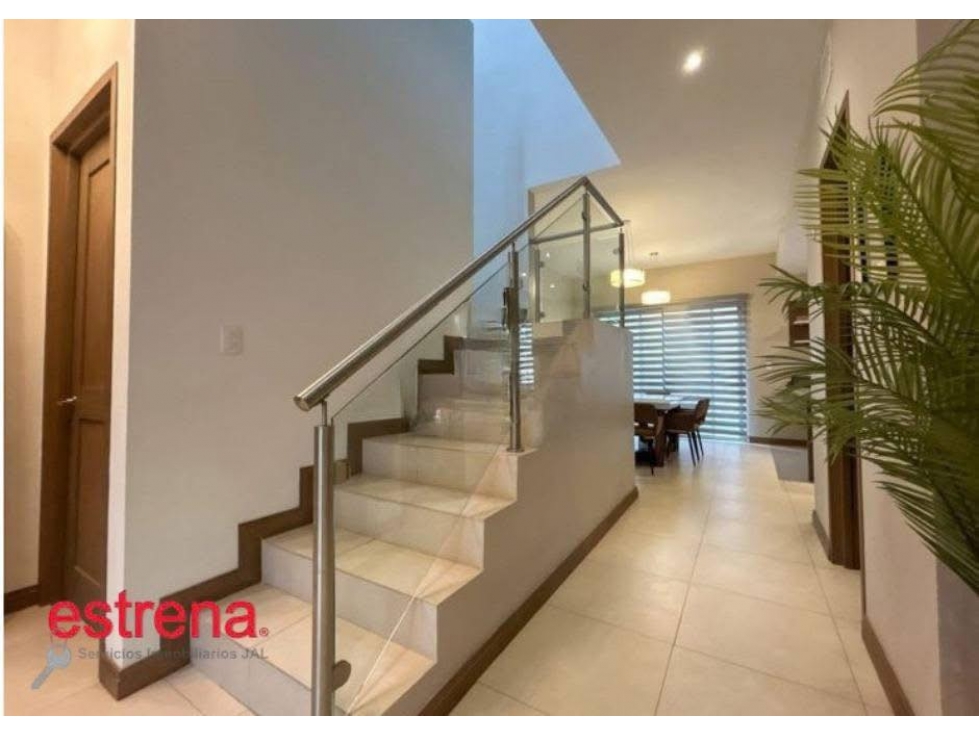 RESIDENCIA EN VENTA CERCA DE AV MANUEL GOMEZ MORIN — foto 3