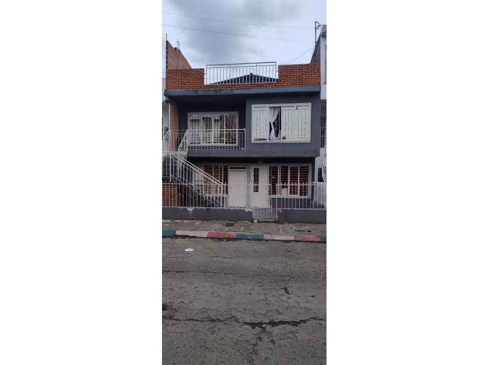 CASA EN VENTA DE 2 NIVELES Y TERRAZA EN EL JARDIN ORIENTE DE CALI