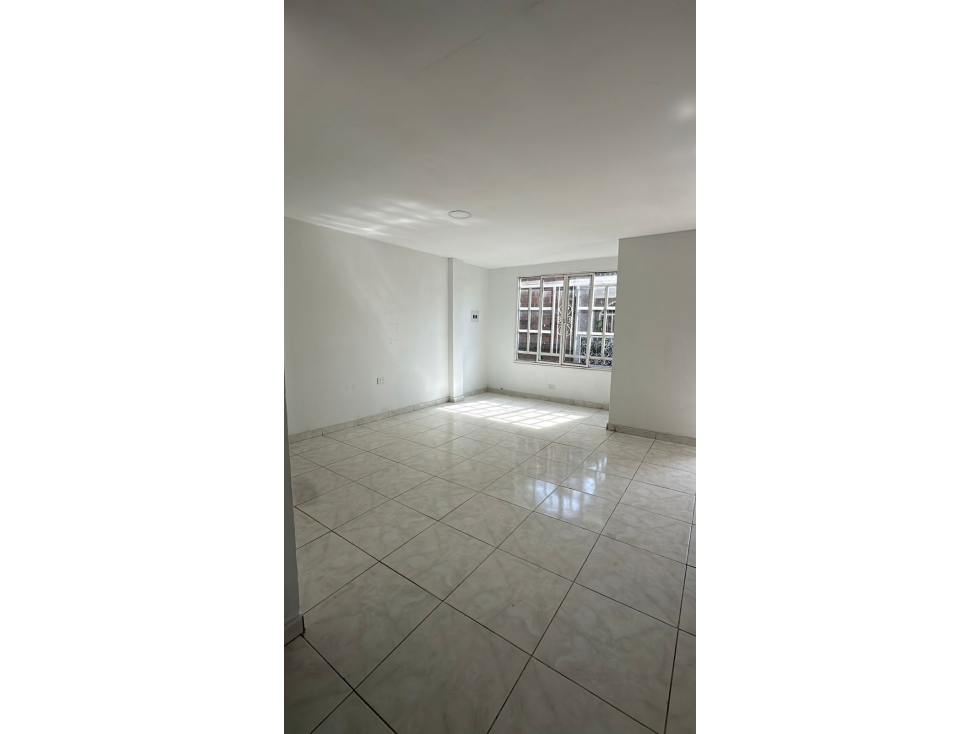 CASA EN VENTA EN CIUDAD CORDOBA DE CUATRO PISOS ORIENTE DE CALI — foto 4