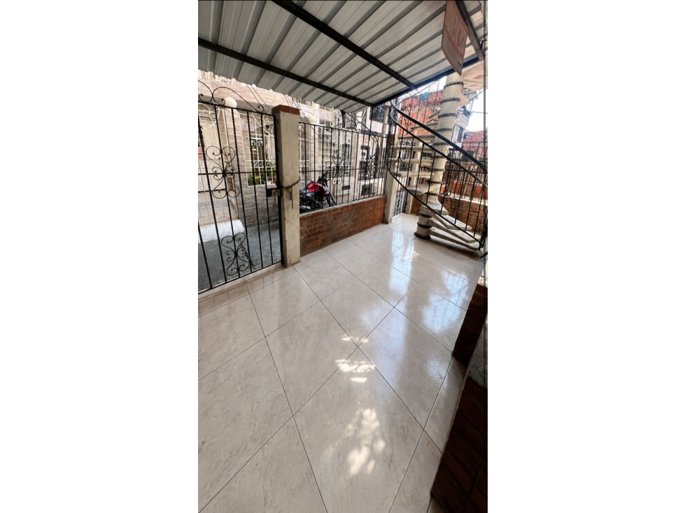 CASA EN VENTA EN CIUDAD CORDOBA DE CUATRO PISOS ORIENTE DE CALI