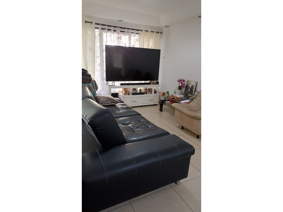 CASA EN VENTA DE 3 PISOS VEHICULAR EN CIUDAD CORDOBA ORIENTE DE CALI — foto 5