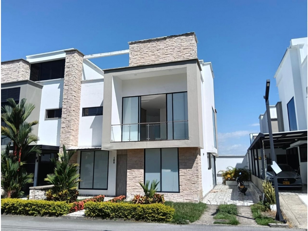 CASA EN ALQUILER DE 3 PISOS EN MANANTIAL DE LAS MERCEDES JAMUNDÍ VALLE - 1